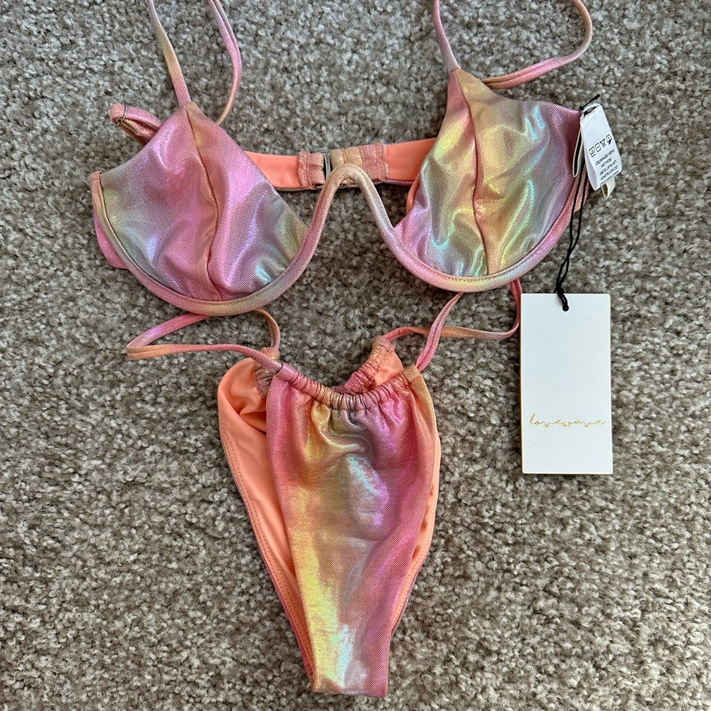 Love wave bikini/ Kylie Jenner - Picture 2 of 3